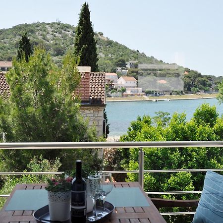 Anemos Apartman Appartamento Tisno Esterno foto