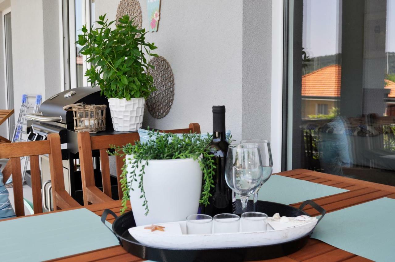 Anemos Apartman Appartamento Tisno Esterno foto