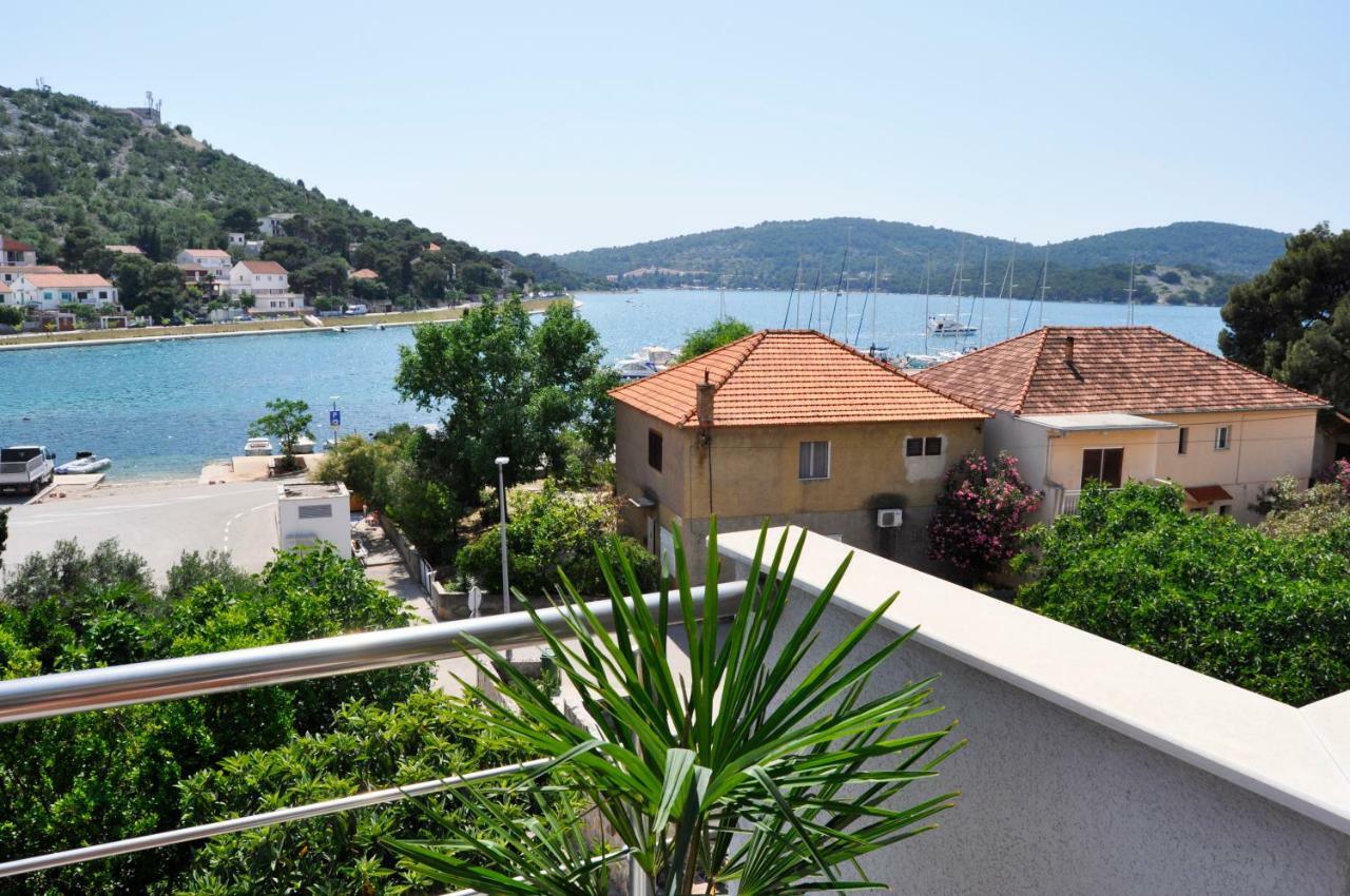 Anemos Apartman Appartamento Tisno Esterno foto